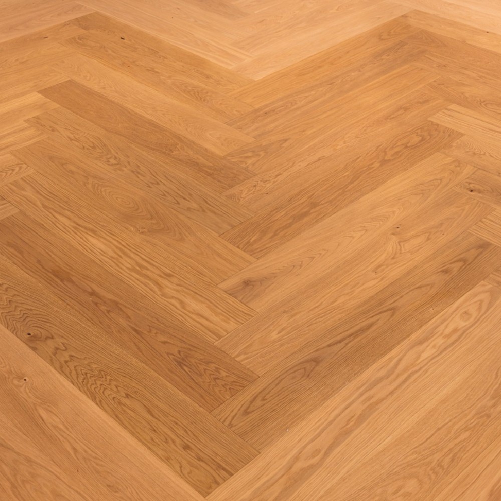 CLEOS Fischgrät Eiche Bernstein