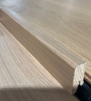 Sockelleiste Kubisch Eiche Vancouver SL40
Format: 2500 x 40 x 16 mm Sockelleiste Kubisch Eiche Vancouver SL40
Format: 2500 x 40 x 16 mm