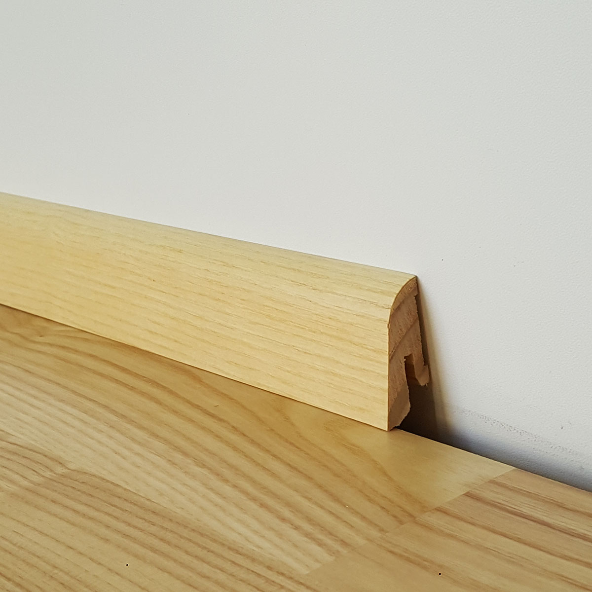 Sockelleiste Esche
